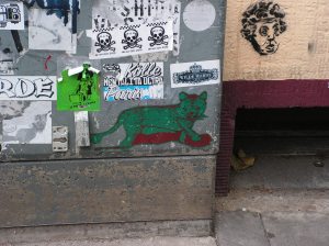 Sticker auf der Melchiorstraße (Köln)